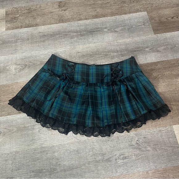DOLLS KILL WIDOW GREEN & BLACK PLAID PLEATED MINI SKIRT – SIZE 1X (NWT) - Picture 10 of 11